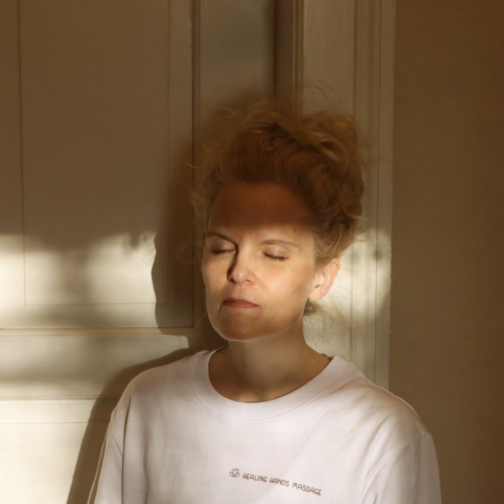 Therapeutin Healing Hands Massage 